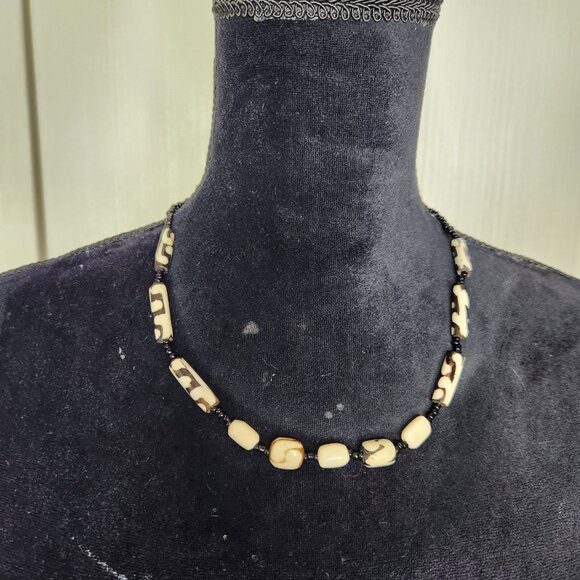 ⭐️ Tropical Tribal Beaded Necklace - Picture 5 of 7